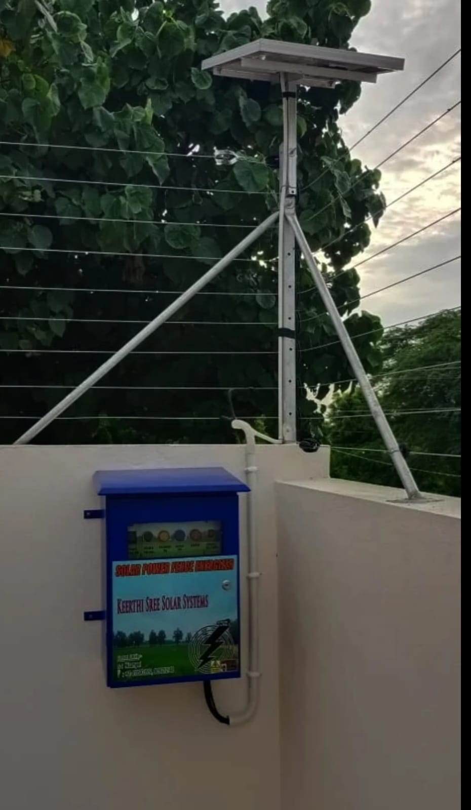 Residential gate with electric fence protection